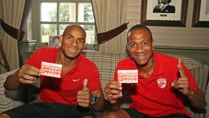 Elevii lui Flavius Stoican promovează abonamentele pentru noul sezon competițional. Costuri minime de 70 de lei pentru accesul la toate meciurile "câinilor"
