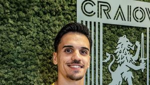 E oficial! Universitatea Craiova, transferul momentului în Superliga, în plină luptă pentru titlu