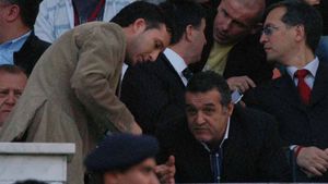 Tensiuni la Steaua: Gigi Becali a rezolvat fundașul dreapta și se spală pe mâini în privința lui Cruz!** Unul dintre manageri, scos vinovat: "Onoarea lui e pătată"