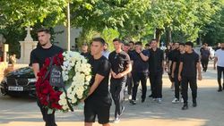 Fotbaliștii lui Dinamo, în frunte cu căpitanul Cîrjan și antrenorul Nuno Campos, la priveghiul maseurului Constantin Covaciu. Imagini emoționante