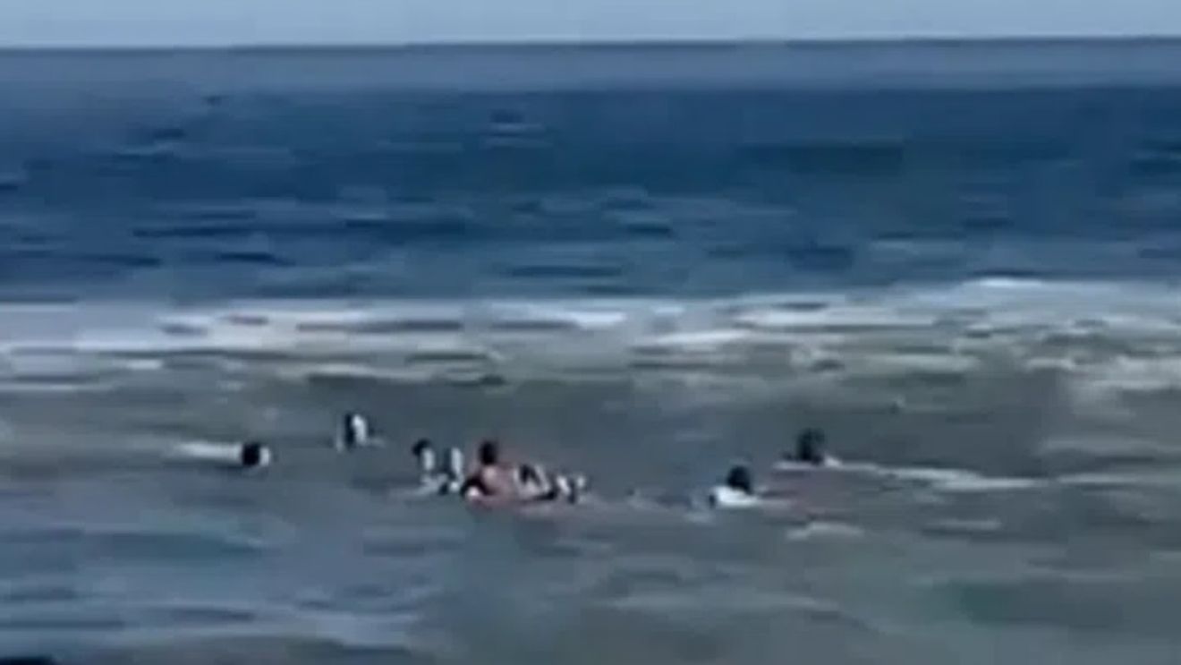 Celebrul fotbalist și familia lui, la un pas de tragedie în mare! Salvamarii i-au tras din valuri în ultima clipă