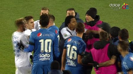 Scene incredibile la finalul meciului Viitorul - CS U Craiova. Hagi l-a împins pe Vătăjelu, Rambe a sărit să-l bată pe antrenorul Viitorului. Hagi: "M-au înjurat de m-au rupt!"