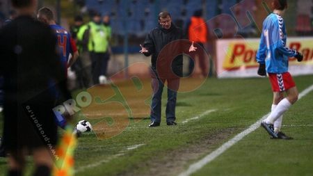 Munti pleacă dezamăgit:** "Le-am făcut cadouri și ne-au bătut! Oțelul a dominat clar"