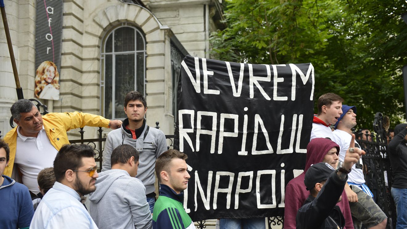 Ruptura se adâncește între giuleșteni. Horia Manoliu, președintele AFC Rapid, contraatacă: "Mișcarea Feroviară e o clonă! Noi suntem adevăratul și unicul Rapid". Copos și Moraru, renegați de toată lumea
