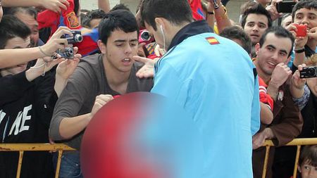 Cesc s-a purtat ca un roboțel la faza asta:** nu a fost atent și a fost prins într-o ipostază jenantă!** Galacticii au murit de râs