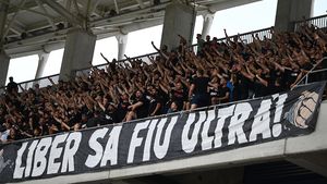 Steaua pune la bătaie două tricouri ale vedetei sale! Concursul lansat prin care încearcă să-și atragă cât mai mulți suporteri la meciurile de acasă din play-off