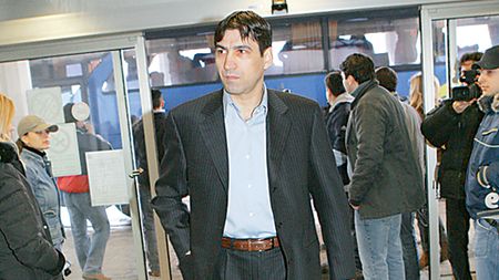 Piți, pe bancă împotriva Stelei