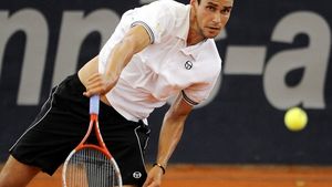 Hănescu, eliminat în turul trei la New Haven