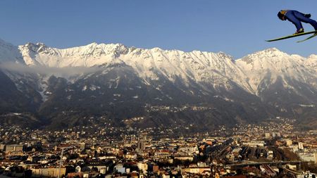De ce iubim săriturile cu schiurile! Atenție: 17 fotografii de la care riști să te ia cu amețeli!
