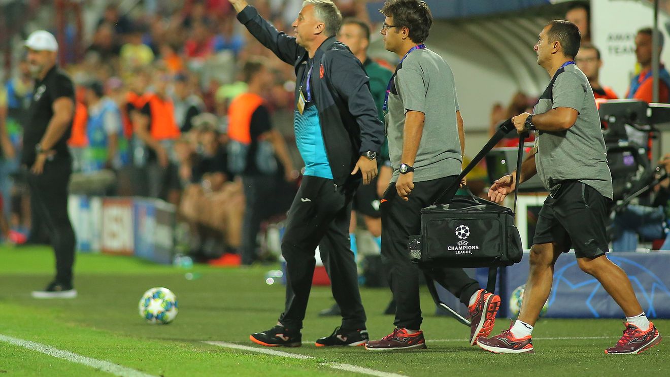 "Să mor eu de nu i-aș trimite pe cei de la FCSB la trageri!" Dan Petrescu a făcut haz de necaz după ce a aflat grupa infernală a CFR-ului în Europa: "Așa ghinion nu am avut în viața mea"
