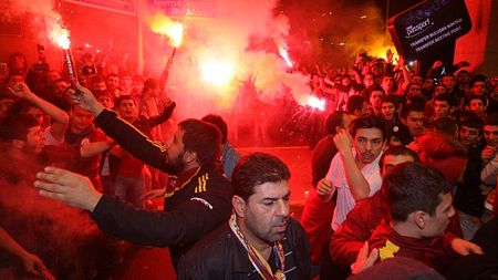 "Diavolii" au găsit IADUL la Istanbul!** VIDEO Cum au fost intimidați jucătorii lui United