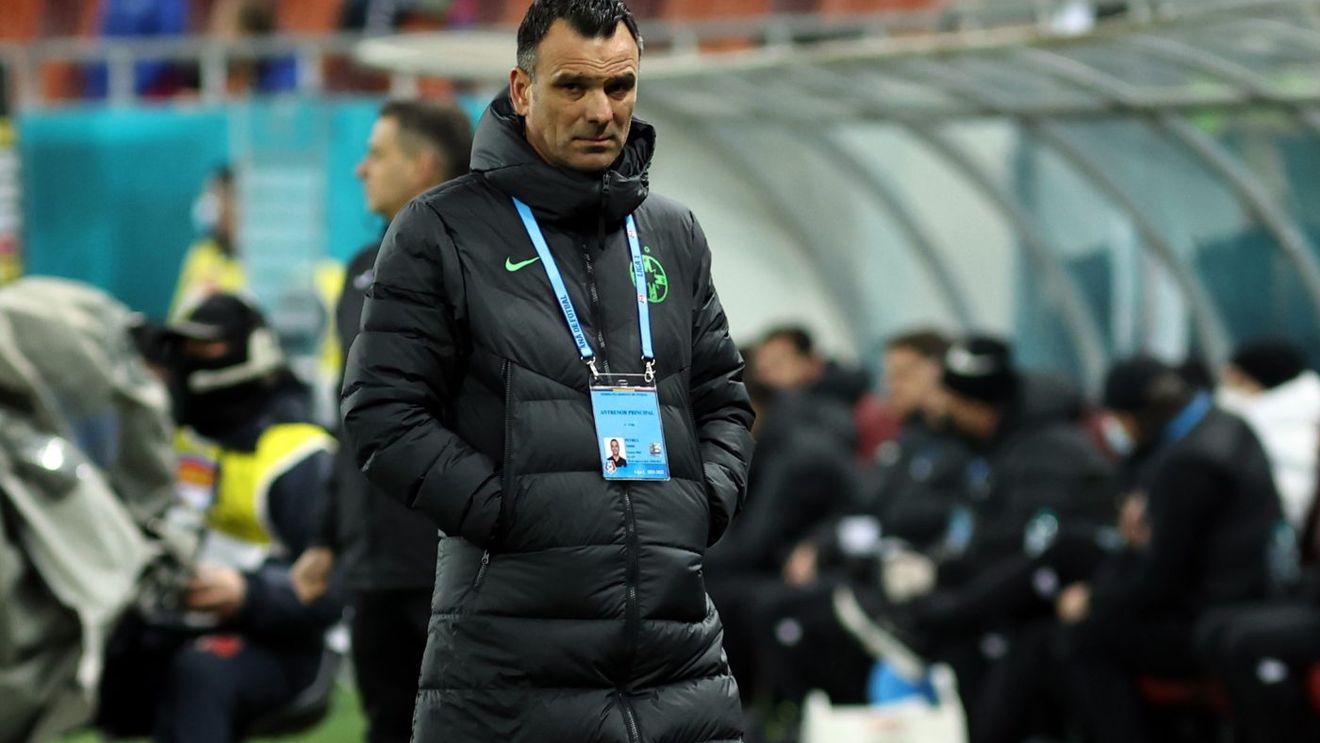 Pe cine atacă, de fapt, suporterii lui FCSB când îi cer demisia lui Toni Petrea: „Nu e ceea ce pare! Este o solicitare ironică”
