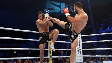 Românii au făcut spectacol în gala Superkombat de la București