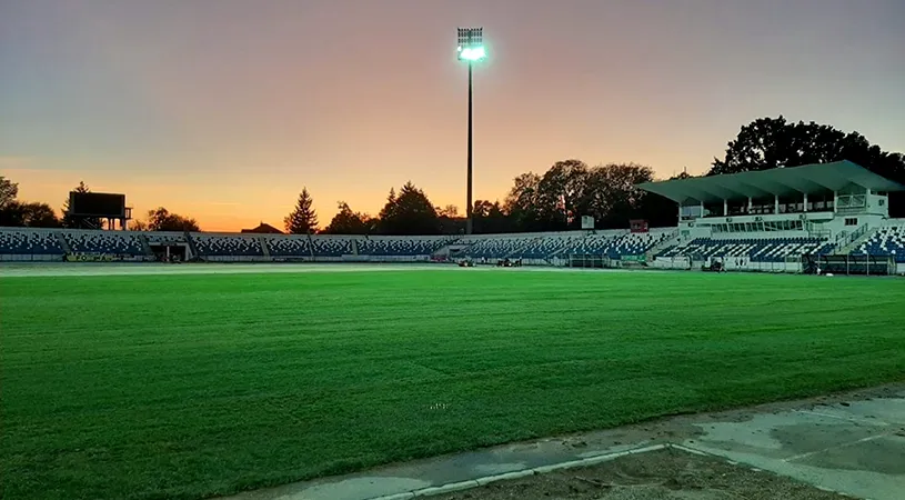 Vești bune pentru ieșeni: ”Va fi biliard”! Au fost montate rulourile cu gazon nou la stadionul ”Emil Alexandrescu”. Când vor reveni în Copou elevii lui Mihai Teja