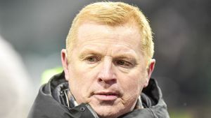 Cum a justificat Neil Lennon, favoritul lui Dan Șucu la funcția de antrenor a Rapidului, cele mai scandaloase și șocante imagini cu el! Tehnicianul a fost filmat beat, abia ținându-se pe picioare: „Atunci am decis să îmi schimb viața”. VIDEO