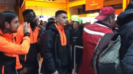 CFR Cluj, primire de gală la revenirea în România! Fanii i-au strigat numele lui Păun! Dan Petrescu, asaltat pentru poze | VIDEO