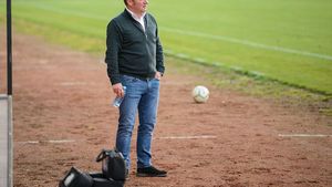 Dorinel Munteanu, la a treia încercare să ia punct sau puncte cu noua sa echipă. Primarul Reșiței pune presiune: ”Ar fi culmea să nu câştigăm măcar la Snagov”