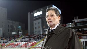 Atac fără precedent la adresa lui Dinu:** "Să-l lase în pace pe Bonetti și să nu mai înceapă cu fitilele lui de babă"