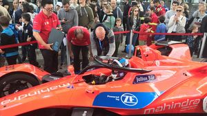 Premieră la Timișoara! Un monopost de Formula E, pilotat de Nick Heifdfeld, a făcut show în zona centrală a orașului