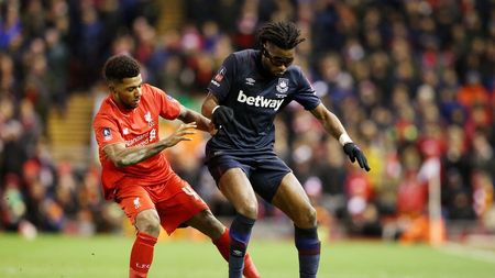 Povestea de Hollywood a fotbalistului care la 16 ani a debutat pentru FC Liverpool și era considerat noul fenomen de pe Anfield! Acum, la 26 de ani, a ajuns să vândă pui fript
