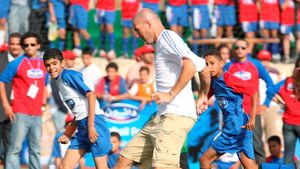 VIDEO Zidane, din nou idol!** Supergol,într-un meci caritabil