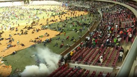 Laurențiu Reghecampf a jucat pe stadionul morții. Trei persoane au fost ucise cu o zi înainte chiar pe arena respectivă