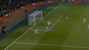 West Ham a deschis scorul la Londra, dar ceea ce a urmat putea intra în istoria lui Arsenal!** Au așteptat asta 36 de ani. VIDEO Emirates nu a văzut de mult așa gol NEBUN