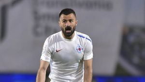 „Nu suntem de acord cu revenirea lui Crețu în lot!”. Peluza Nord, atac la conducerea FCSB