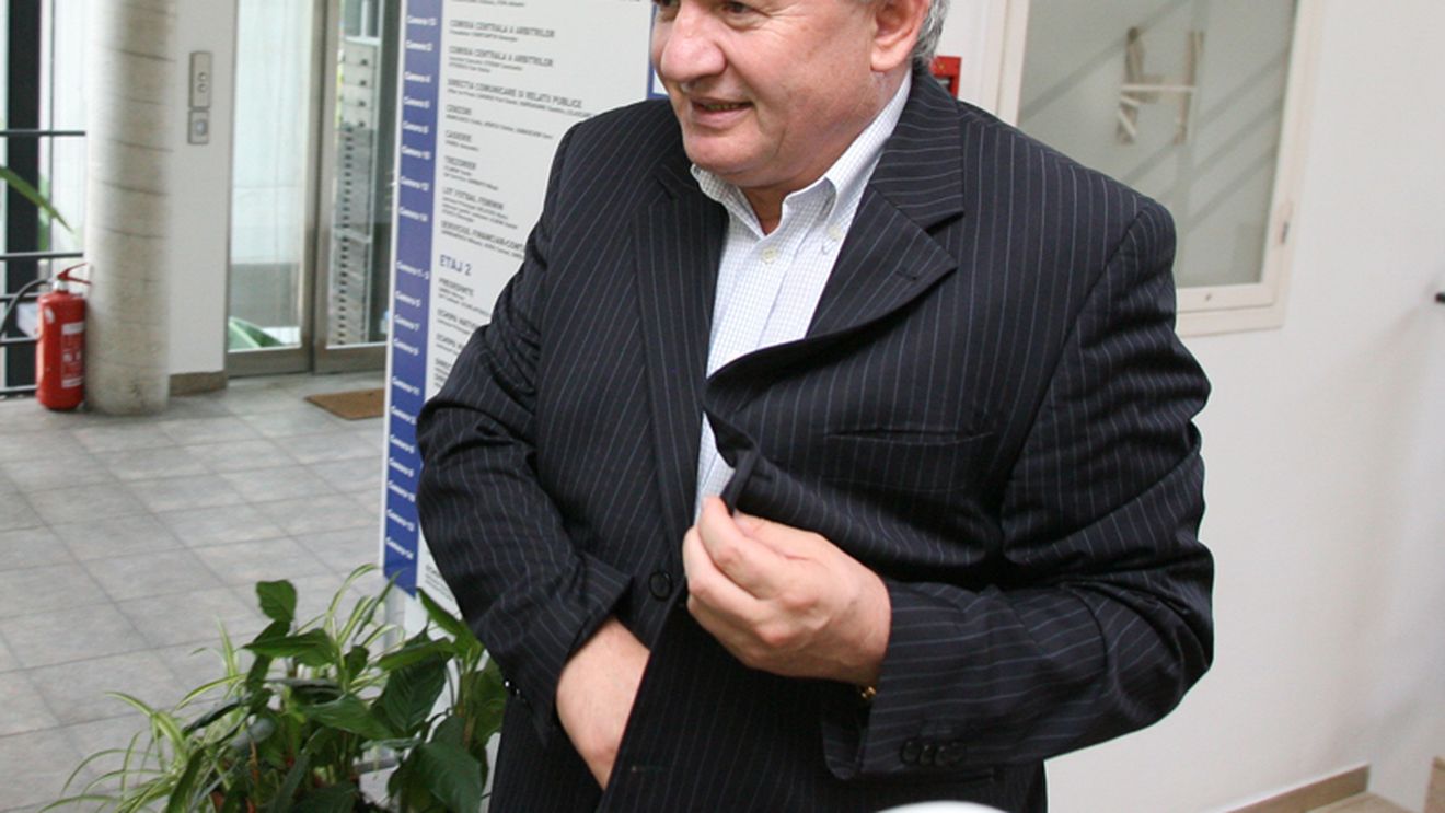 Porumboiu: „Când începe Dinu cu filozofia, înnebunesc jucătorii"