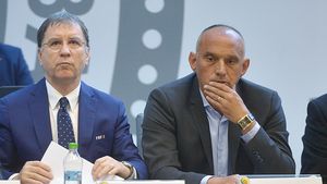 "M-am întâlnit cu nea' Mircea la Cardiff, e adevărat..." Florin Prunea a lămurit situația investitorilor ruși așteptați în Liga 1. Președintele lui CSM Poli, discurs foarte dur la finalul ultimei etape