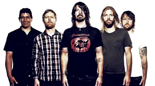 Foo Fighters va susține un turneu nord-american pe stadioane de baseball în 2015