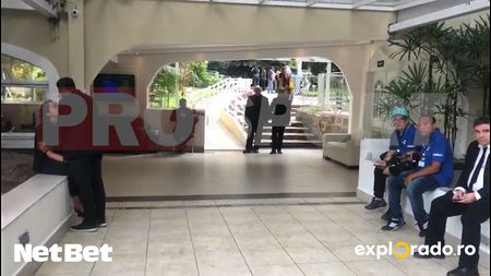 Ce bizar! Extravaganță uluitoare în cimitirul de lux în care este înmormântat Pele: muzeu de mașini de epocă, loc de joacă pentru copii și papagali exotici | VIDEO EXCLUSIV