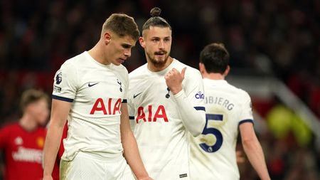 Motivul incredibil pentru care Radu Drăguşin ar putea fi dat afară de la Tottenham! Scrie clar în contract cum se poate desface