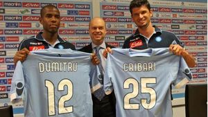 FOTO Mitică Cardoso, prezentat oficial la Napoli! Vezi ce legătură are cu Henry!