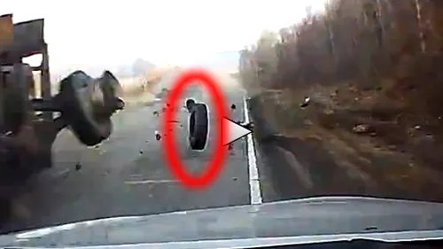 VIDEO INCREDIBIL Și-a filmat fără să vrea propriul accident de mașină. VEZI ce s-a întâmplat
