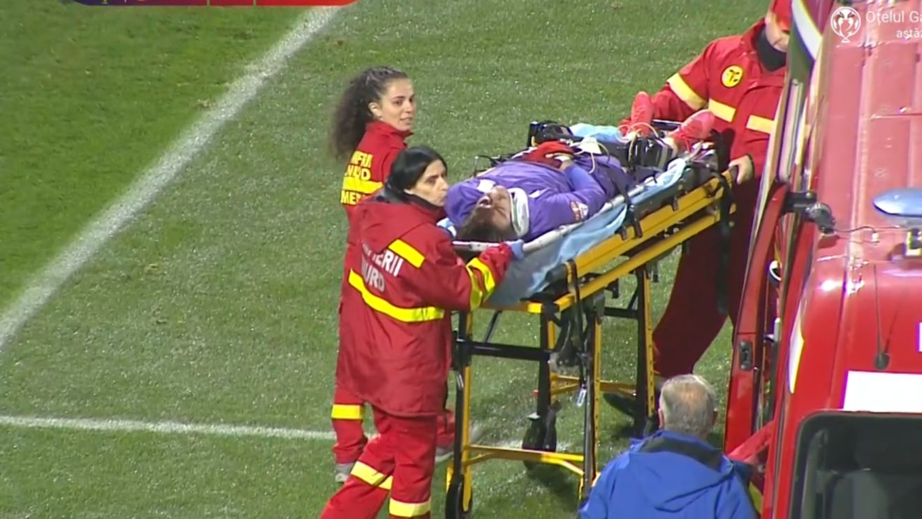 Scene de coșmar la CSC Dumbrăvița - CFR Cluj! Portarul gazdelor a rămas inconștient pe gazon și a fost transportat de urgență la spital cu ambulanța!