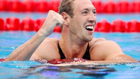 Alain Bernard a stabilit un nou record mondial la 100 m liber!