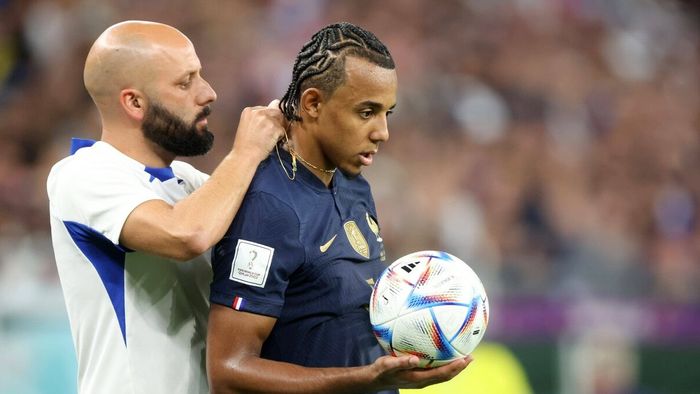 Didier Deschamps își face praf un jucător după Franța - Polonia. „Nu poți juca fotbal cu ochelari de soare, cu ceasuri sau inele! A avut noroc că nu eram în preajma lui!”