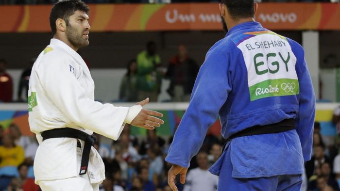 Moment halucinant la JO de la Rio. VIDEO |  Antisemit declarat, un judoka musulman a stârnit un scandal imens. Gestul care a deranjat pe toată lumea