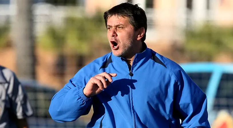 Lăcătuș** o ia din nou de jos