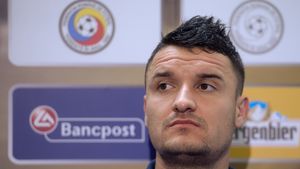 Ce pățești dacă-l enervezi pe Constantin Budescu. Mijlocașul a cedat de față cu toată lumea și și-a înjurat ca la ușa cortului un coleg: "Du-te-n p### mea de aici de bătrân!" Ce l-a enervat pe starul Astrei