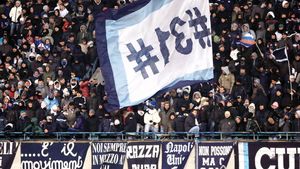 50.000 de spectatori pe "San Paolo"!** A erupt Vezuviul!