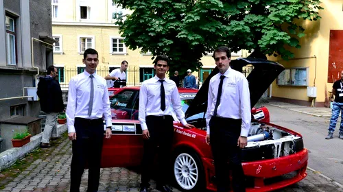 1 DECEMBRIE | STUDENȚII MINUNE. O altă imagine a învățământului românesc. Trei băieți din Brașov au construit pentru examenul de licență o mașină de curse!