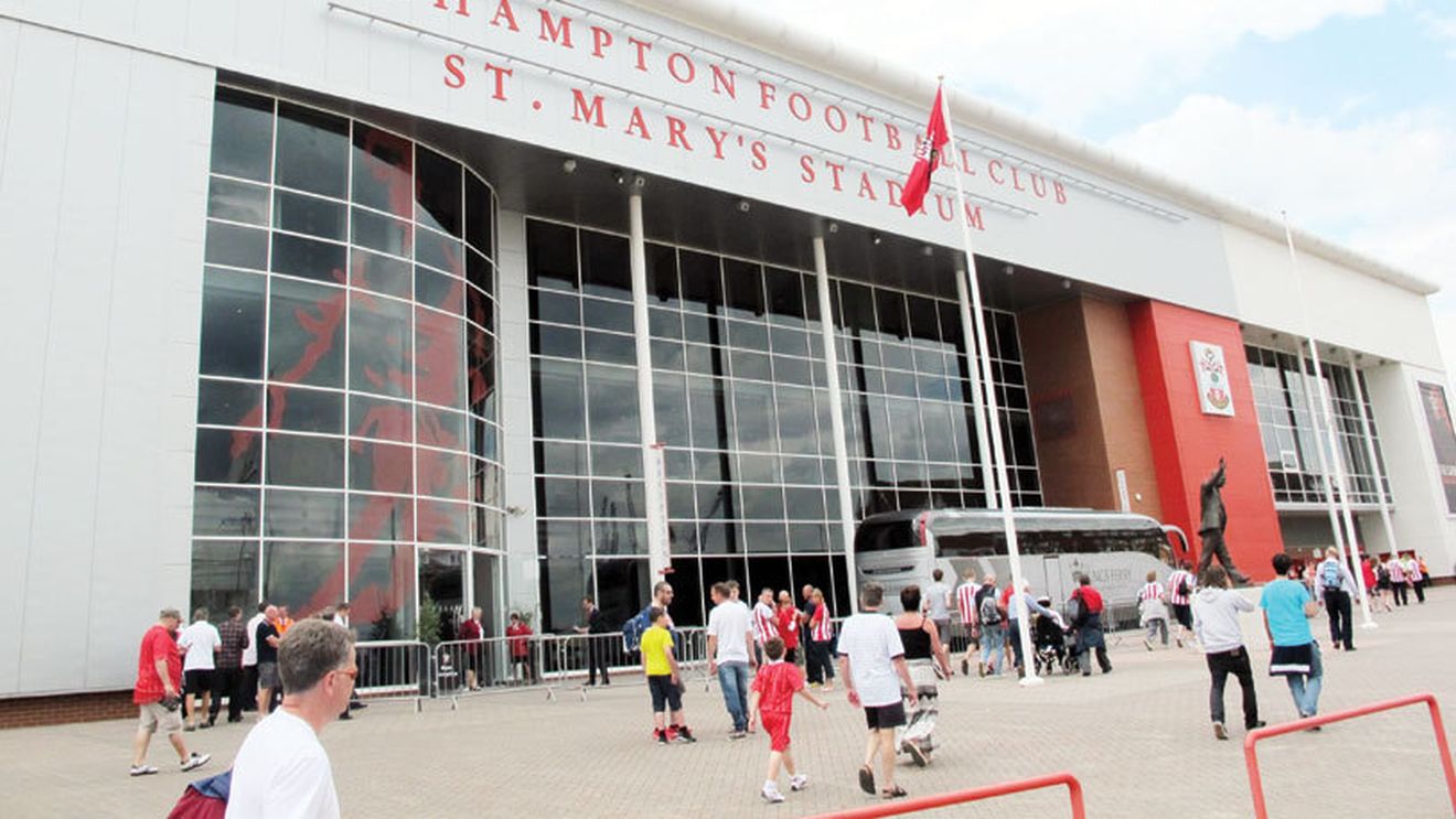 Brățara fermecată. Inovație în fotbalul britanic: fanii vor putea intra la stadion fără a mai plăti