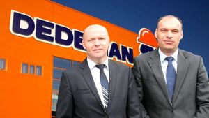Datoriile fraților Pavăl au ajuns la aproape 200.000.000 de euro. Patronii Dedeman, care bagă bani în fotbalul băcăuan, au un portofoliu extins imobiliar de peste 900.000.000 de euro