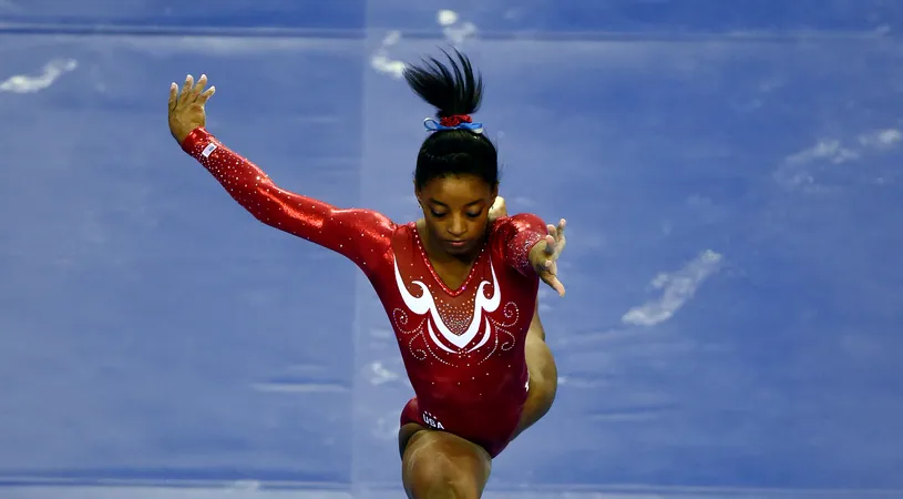 Gimnasta-fenomen revine. Simone Biles a recunoscut la ceremonia de introducere în Hall of Fame că se antrenează din nou, după un an de pauză. SUA și-a stabilit echipa pentru Mondialele din 2017, de la Montreal