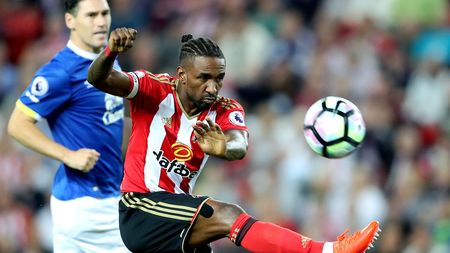 Stă în cârje peste două luni! Meciul cu Chelsea l-a trimis pe Defoe direct pe patul de spital 