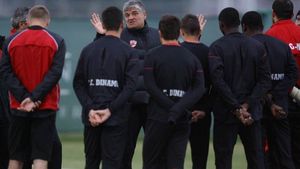 Dinamo n-are bani nici de transferuri, nici de salarii!** Cele 3 "noutăți" de la reunirea lotului și cum vor jucătorii să-i AMENINȚE pe șefi: