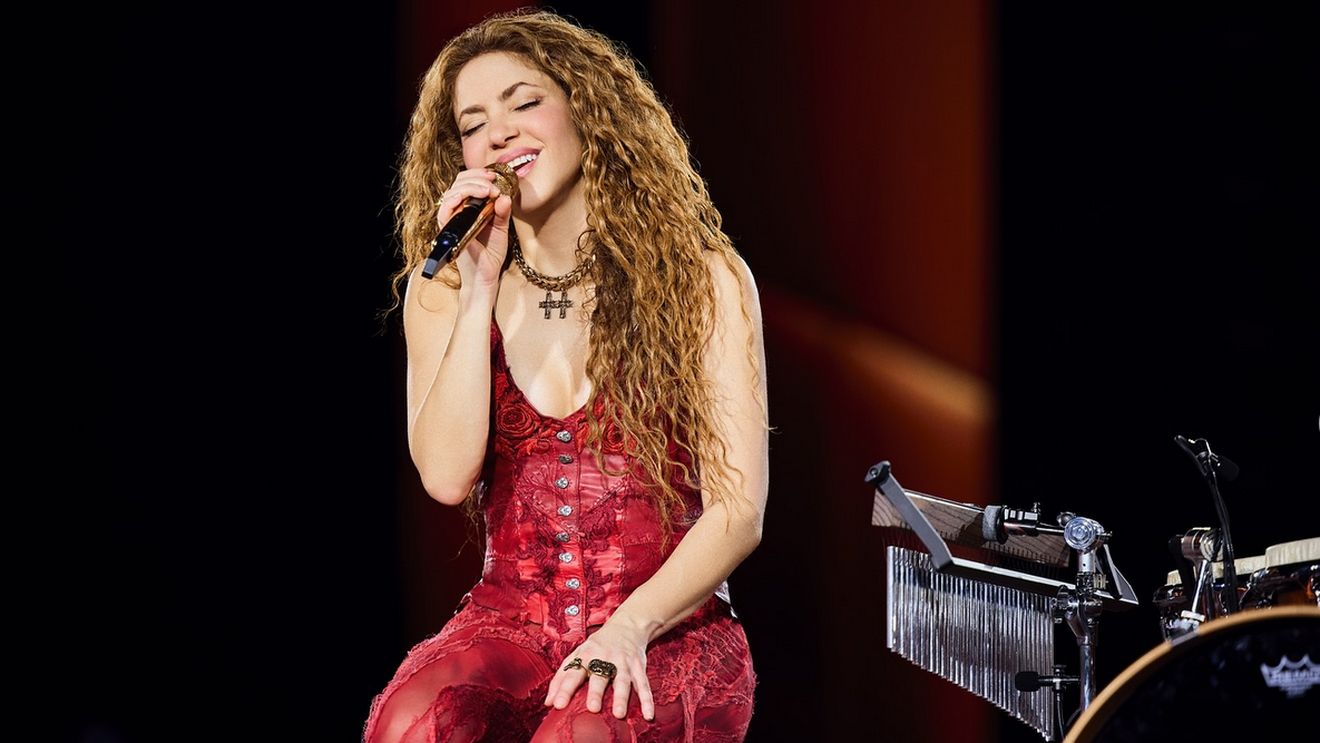 Shakira nu l-a uitat pe Pique. A urcat pe scenă şi l-a atacat, în versuri