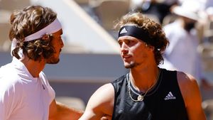 Stefanos Tsitsipas, primul finalist de la Roland Garros 2021! Alexander Zverev a cedat nervos în timpul meciului | VIDEO